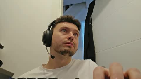 8inchdude93 online show from 23, 9, 2025