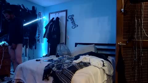 Snapshot of 9_25 chatting on 4, 1, 2025 8over6 online show from 4, 1, 2025