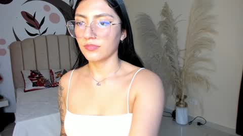 Snapshot of _allondra_ chatting on 5, 1, 2025 Allondra online show from 5, 1, 2025