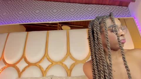 Ambar Curly online show from 1, 3, 2025