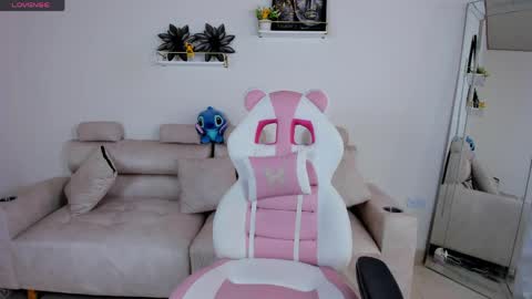 Snapshot of _april_smith_ chatting on 9, 5, 2026 online show from 9, 5, 2026