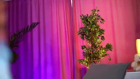 Arielle online show from 16, 2, 2025