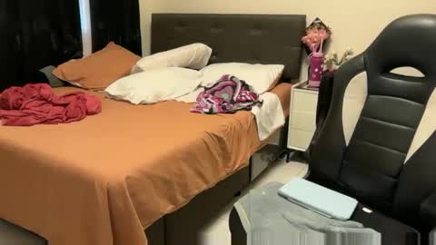 Snapshot of _ashley27 chatting on 14, 10, 2025 Angie online show from 14, 10, 2025