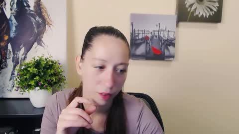 Snapshot of _astraia_ chatting on 4, 6, 2026 _astraia_ online show from 4, 6, 2026