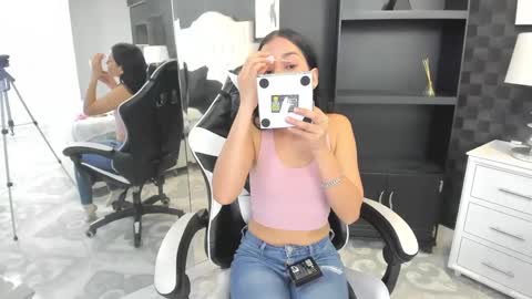 Snapshot of _atenea_white chatting on 17, 9, 2025 Atenea online show from 17, 9, 2025