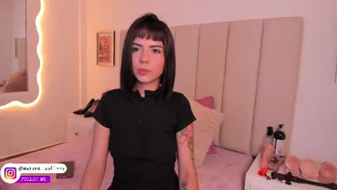 _aurora_collins_ online show from 25, 6, 2026