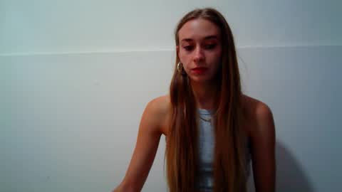 Snapshot of _aurora_sweet chatting on 19, 9, 2025 _aurora_sweet online show from 19, 9, 2025