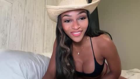 _avamonroe online show from 2, 12, 2025