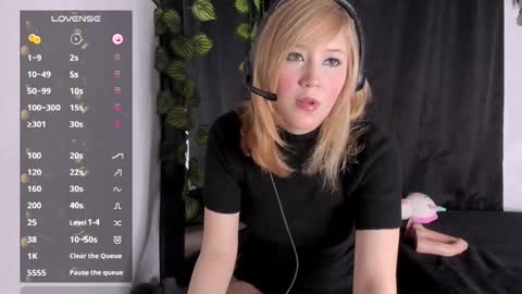 _avril_moore_ online show from 25, 2, 2025