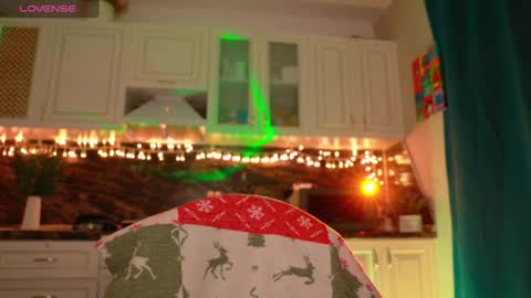 Snapshot of _axolot_ chatting on 12, 12, 2024 Olivia online show from 12, 12, 2024