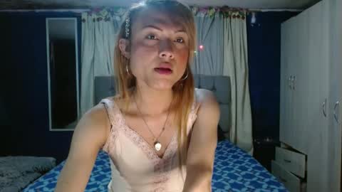 Snapshot of _azalea_65 chatting on 7, 10, 2025 _azalea_65 online show from 7, 10, 2025