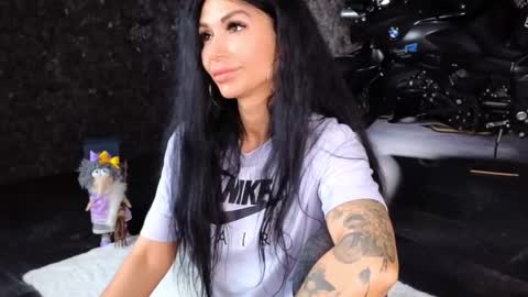 Julia online show from 9, 9, 2025