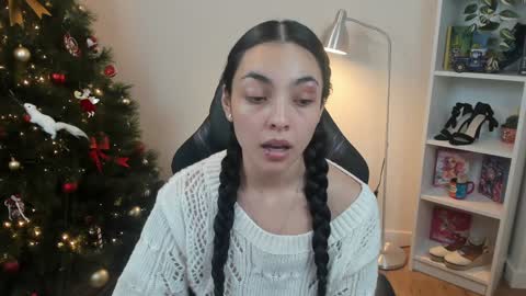Bella Evans online show from 12, 12, 2024