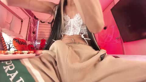 Snapshot of _bellaswwet_ chatting on 13, 10, 2025 _bellaswwet_ online show from 13, 10, 2025