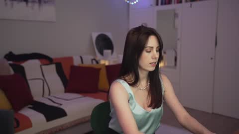 Lili online show from 12, 1, 2025