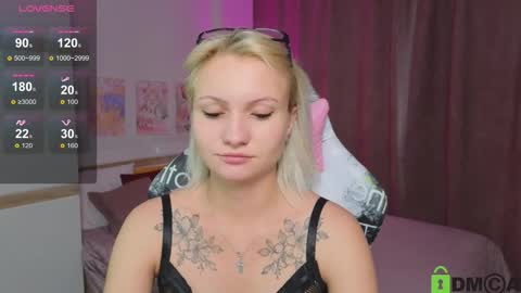 Snapshot of _cameron_diaz_ chatting on 16, 9, 2025 Cameron online show from 16, 9, 2025