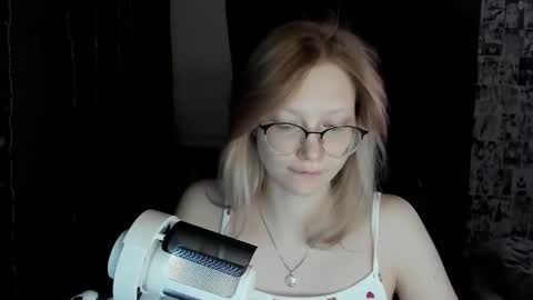 Snapshot of _caramel_milk_ chatting on 15, 2, 2025 Merlizz online show from 15, 2, 2025