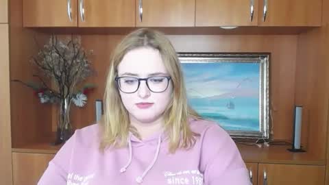 Snapshot of _caramelka_ chatting on 18, 9, 2025 Mary online show from 18, 9, 2025