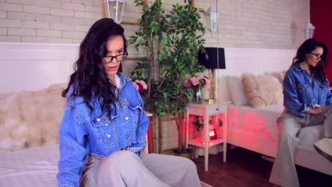 _carlawhite_ online show from 7, 4, 2026