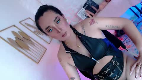 Caroline online show from 23, 12, 2025