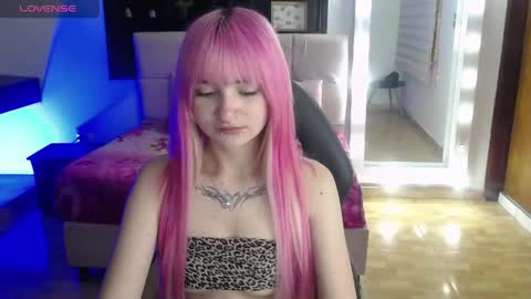 Snapshot of _charlotte_collins_ chatting on 5, 5, 2026 _charlotte_collins_ online show from 5, 5, 2026