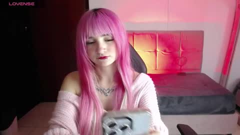 Snapshot of _charlotte_collins_ chatting on 15, 5, 2026 _charlotte_collins_ online show from 15, 5, 2026