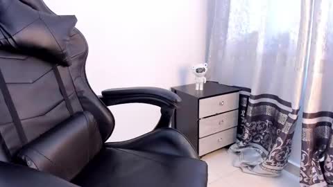 _charlottedavis online show from 13, 2, 2025