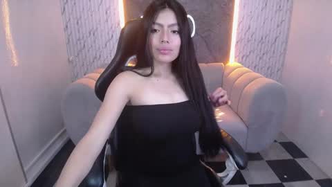 _charlottee_b online show from 11, 4, 2026
