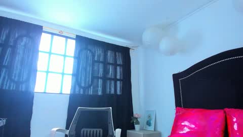 Snapshot of _cleo_hott chatting on 4, 2, 2025 _cleo_hott online show from 4, 2, 2025