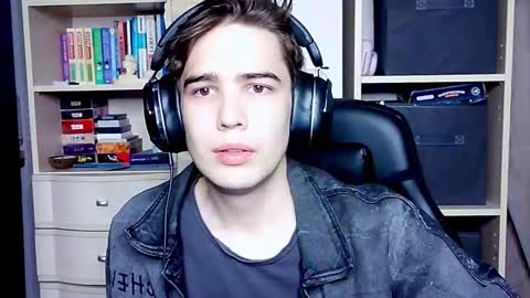 _crise_next_door_ online show from 9, 10, 2025