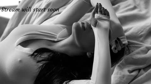 Snapshot of _eelusivee_ chatting on 11, 10, 2025 Elli online show from 11, 10, 2025