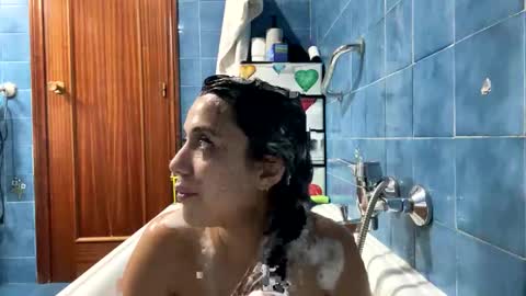 Snapshot of _elena_barra chatting on 13, 1, 2025 elena barra online show from 13, 1, 2025