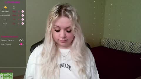 Snapshot of _elven_dreams__ chatting on 21, 12, 2024 chloue and Gretta online show from 21, 12, 2024