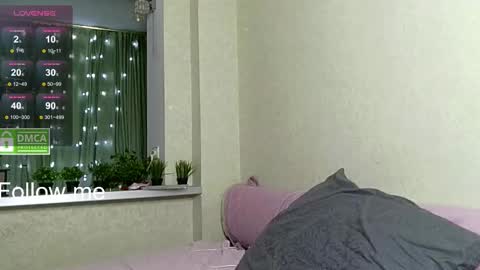 chloue and Gretta online show from 2, 12, 2025