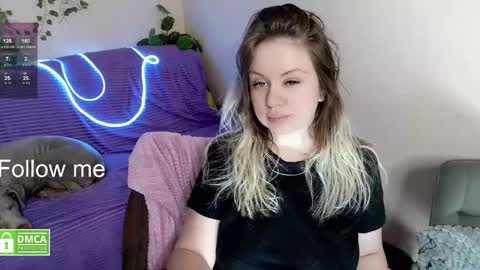 chloue and Gretta online show from 8, 3, 2026