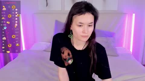 _emily__strike_ online show from 19, 11, 2025