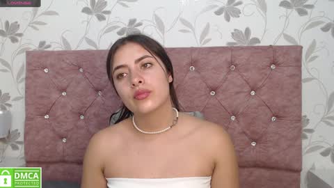 Snapshot of _emma_diamond_ chatting on 4, 12, 2024 Emma online show from 4, 12, 2024