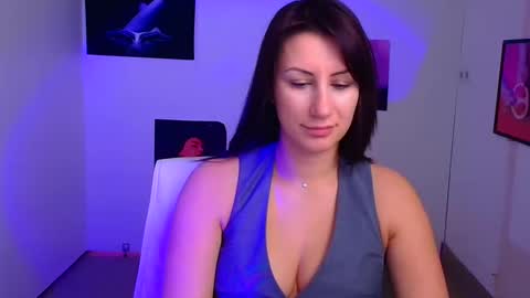 Snapshot of _emma_lay chatting on 3, 2, 2025 Emma online show from 3, 2, 2025