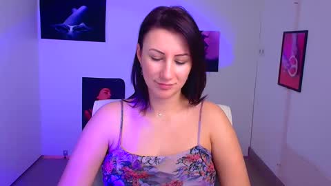 Snapshot of _emma_lay chatting on 4, 2, 2025 Emma online show from 4, 2, 2025