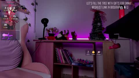 Snapshot of _emmawats chatting on 21, 12, 2024 Val Wats online show from 21, 12, 2024