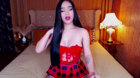 Snapshot of _empressvalerie_ chatting on 17, 11, 2025 _empressvalerie_ online show from 17, 11, 2025