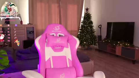 Mia  online show from 15, 12, 2024