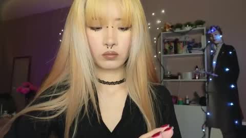 EveEva online show from 4, 12, 2025