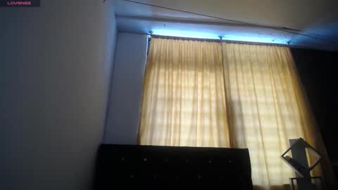 Snapshot of _exa_ chatting on 21, 12, 2025 Exa help me position myself with your thumb up thanks online show from 21, 12, 2025