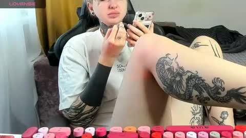 Snapshot of _feralberry__ chatting on 9, 7, 2026 Alis online show from 9, 7, 2026