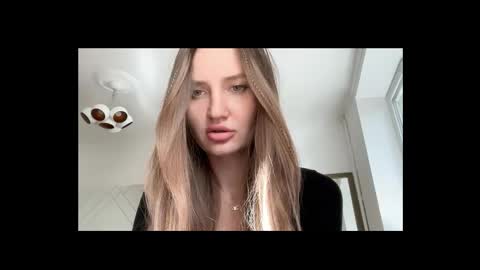 Snapshot of _florianika_ chatting on 22, 9, 2025 Flawori online show from 22, 9, 2025