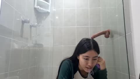 Snapshot of _ghostgirl__ chatting on 1, 2, 2025 SKY online show from 1, 2, 2025