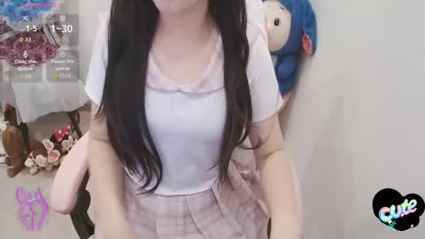 Snapshot of _girlcute_ chatting on 11, 10, 2025 Anna online show from 11, 10, 2025