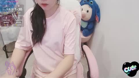 Snapshot of _girlcute_ chatting on 13, 10, 2025 Anna online show from 13, 10, 2025