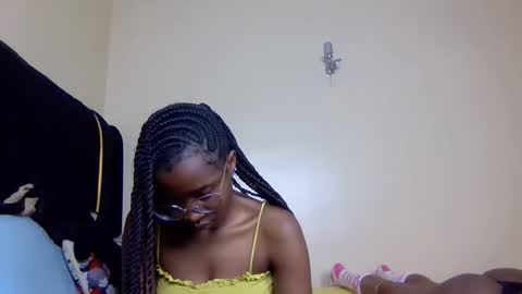 Snapshot of _goldie chatting on 16, 10, 2025 Goldie online show from 16, 10, 2025